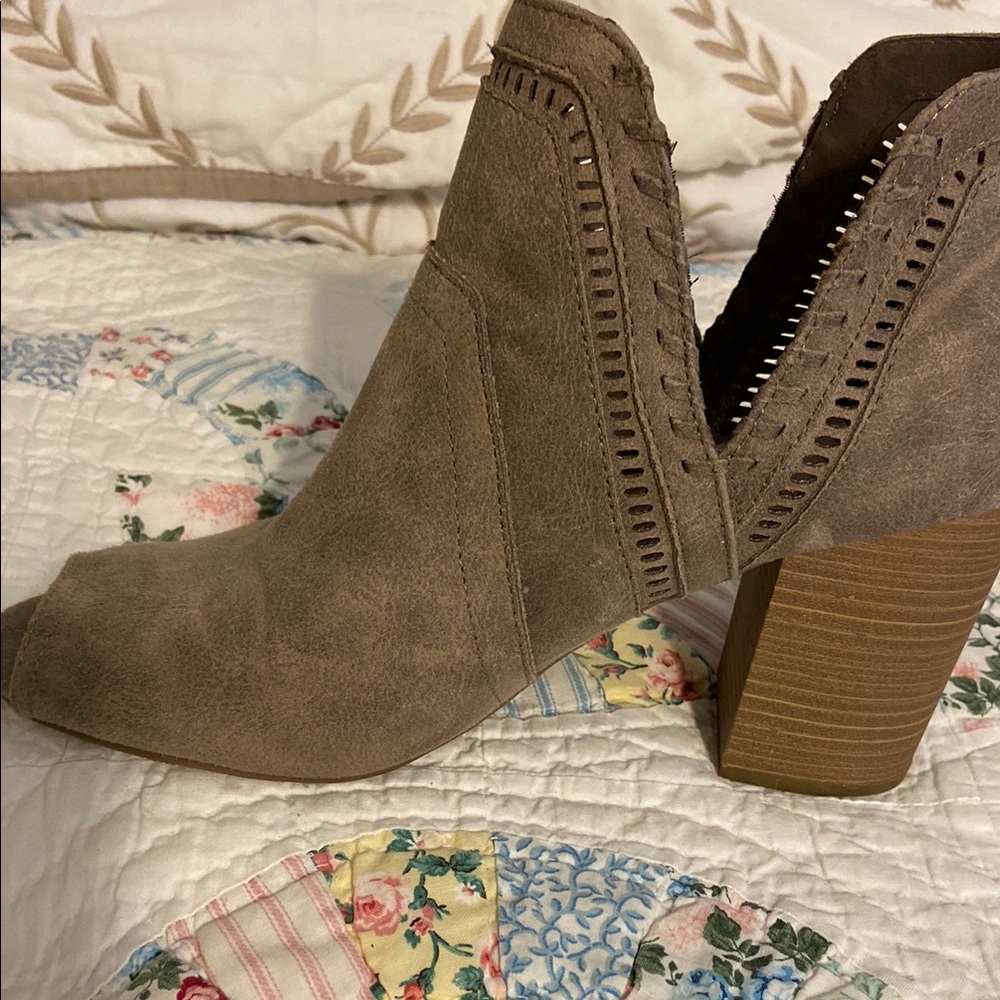 Fergalicious Brown Ankle Boots Sz 10 - Picture 9 of 14